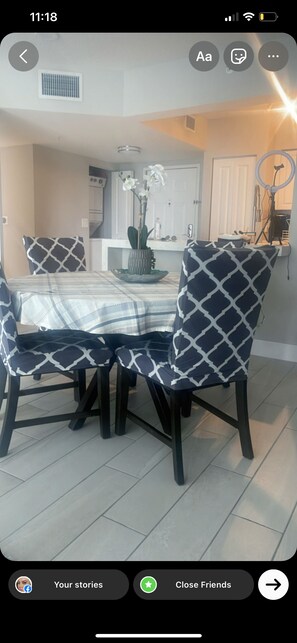Dining - CLOSE TO THE BEACH-AMAZING SPOT (Fort Lauderdale)