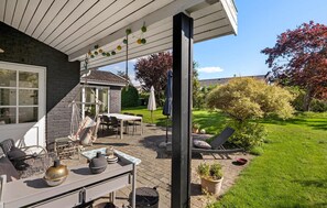 Outdoor dining - 3 bedroom stunning home in Malling (Malling)
