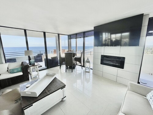 New!! Oceanfront Penthouse Paradise - Breath taking views!