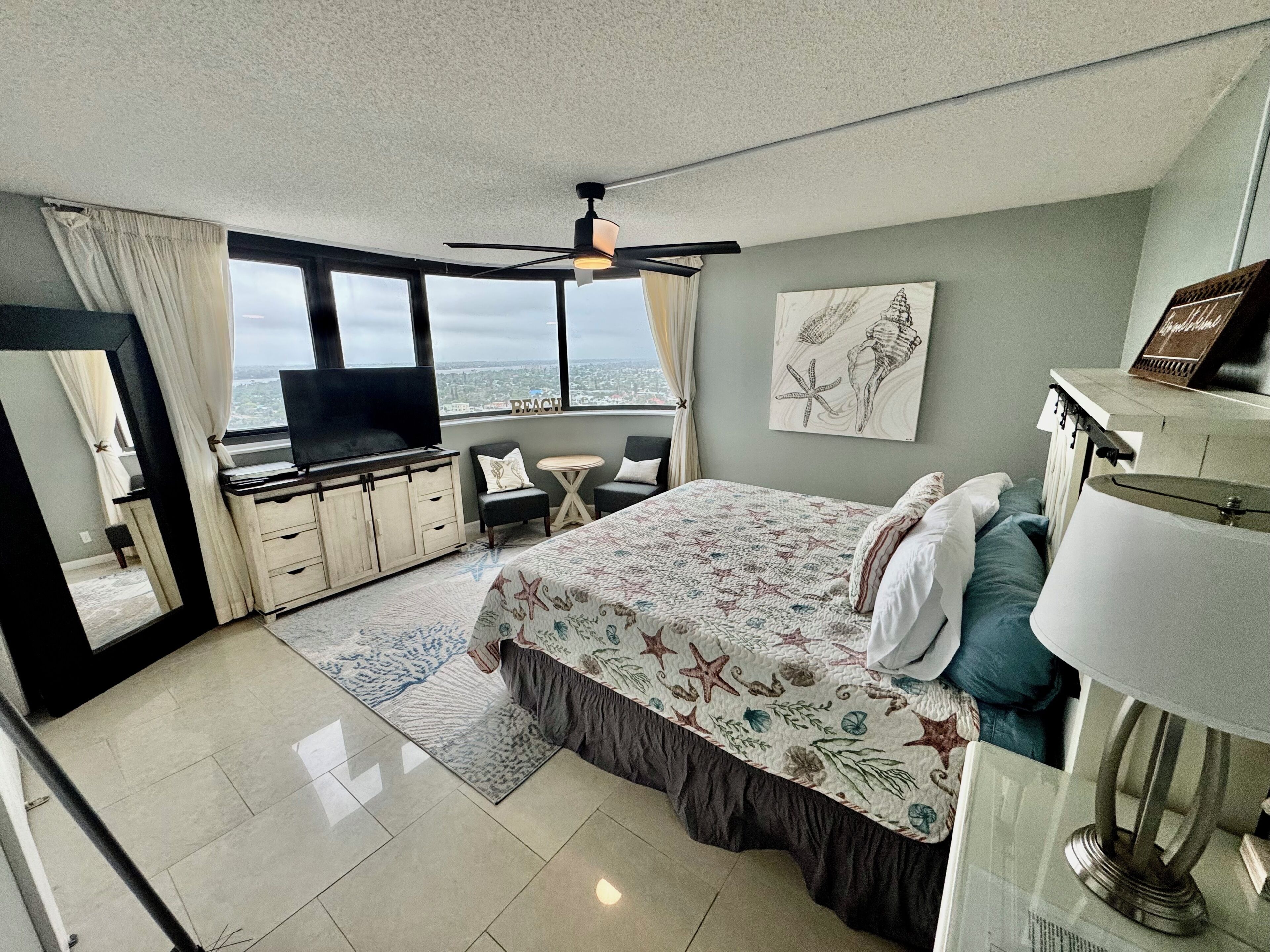 3 bedrooms, desk, iron/ironing board, WiFi (free)