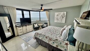 3 bedrooms, desk, iron/ironing board, WiFi (free)