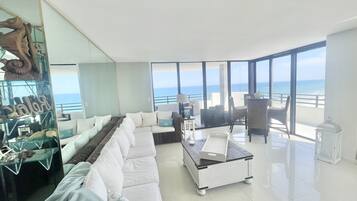 Älytelevisio, takka, tietokoneen näyttö