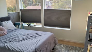 5 bedrooms, desk, iron/ironing board, free WiFi