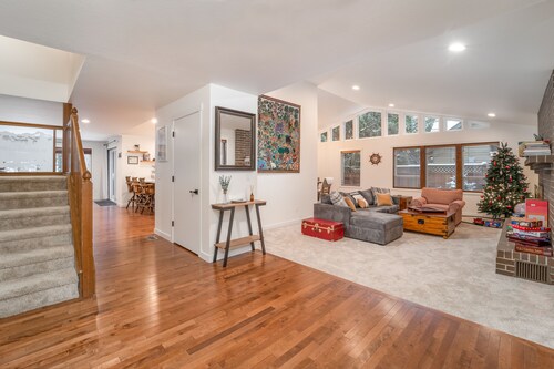 Mountain Chalet*Riverfront*Hottub*StevensPass