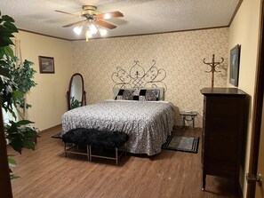 4 bedrooms, bed sheets