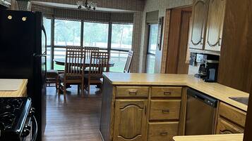 4 bedrooms, bed sheets