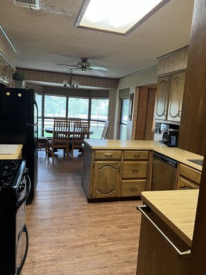 4 bedrooms, bed sheets - Peace and Quiet in the country just minutes from TAMU (Caldwell)