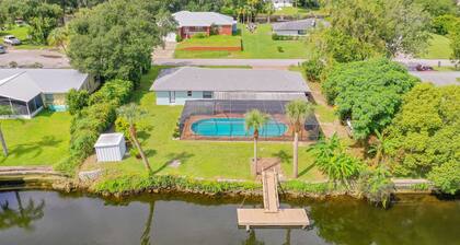 3/2 HEATED POOL HOME ON DEEP WATER CANAL