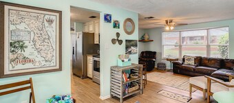 3/2 HEATED POOL HOME ON DEEP WATER CANAL