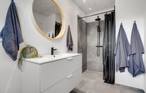 Shower - 3 bedroom lovely home in Sjølund (Sjølund)