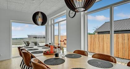 6 bedroom cozy home in Ebeltoft