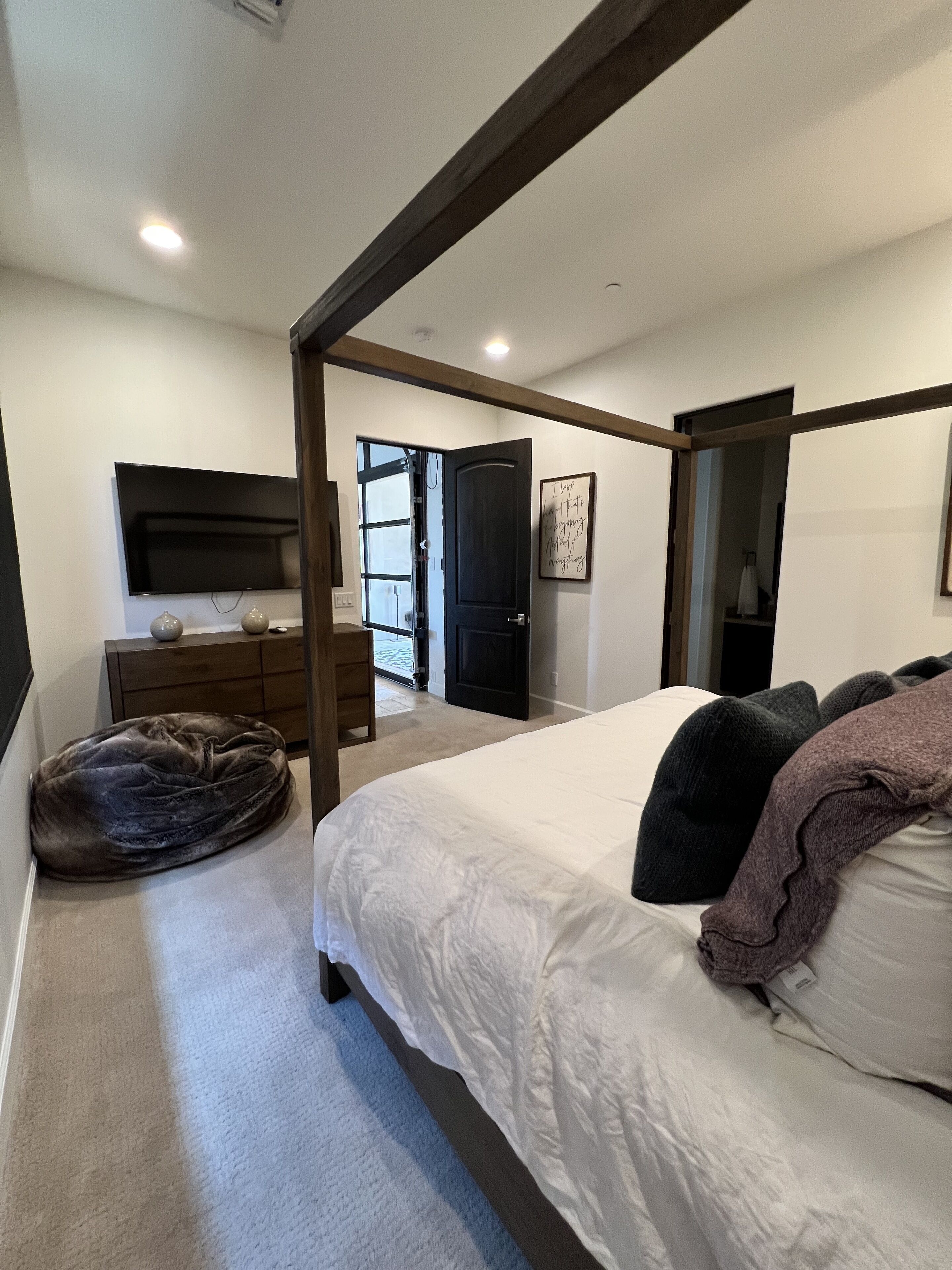 Modern 1-Bedroom Guesthouse with Pool/Pickleball Court