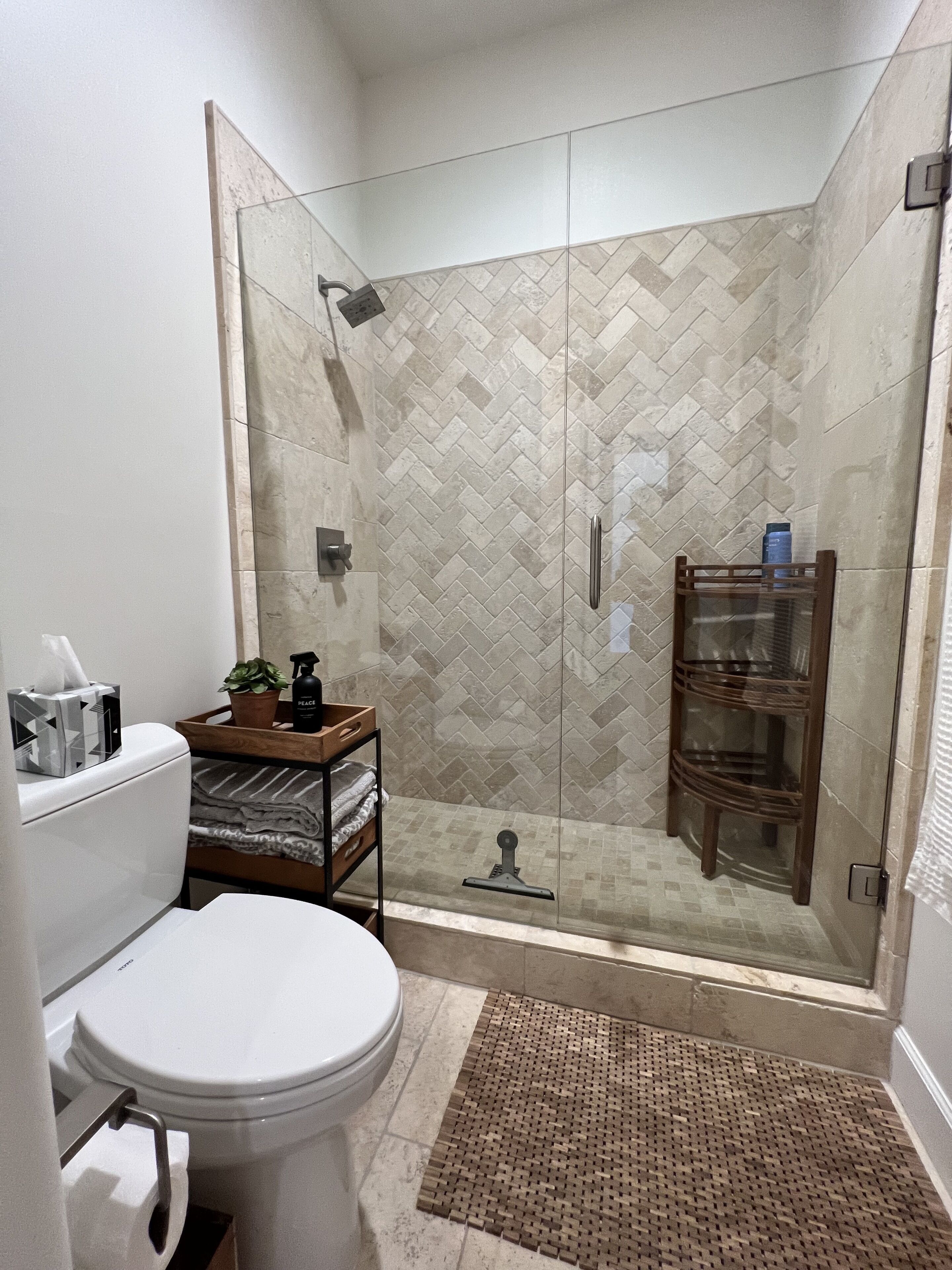 Modern 1-Bedroom Guesthouse with Pool/Pickleball Court