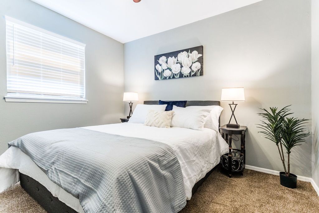 4 slaapkamers, een bureau, een strijkplank/strijkijzer, gratis wifi