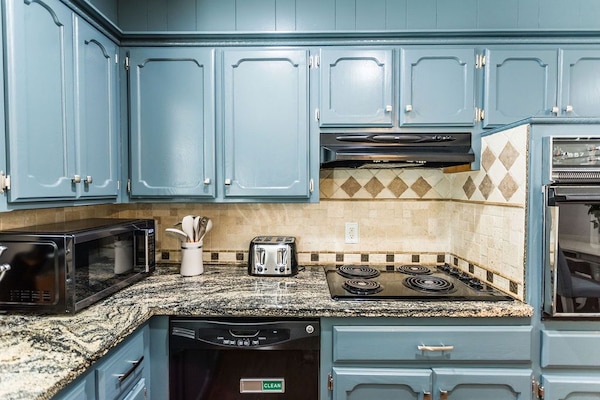 Frigorífic, microones, forn i placa de cuina