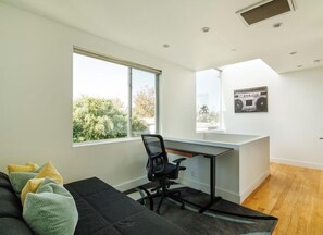 Interior - Modern Venice Beach + Canal Adjacent (Los Angeles)