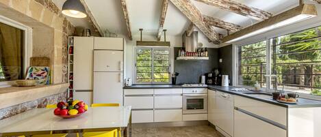 Frigorifero, microonde, forno, lavastoviglie