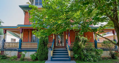 Atv-snowmobile Trail, Close to Marquette, Parking, 9 bedrooms, sleeps 18 People.