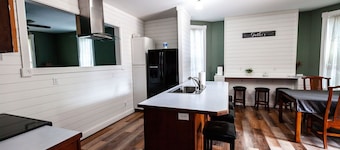 Atv-snowmobile Trail, Close to Marquette, Parking, 9 bedrooms, sleeps 18 People.