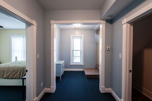 9 Schlafzimmer, Reisekinderbett, kostenloses WLAN, Bettwäsche