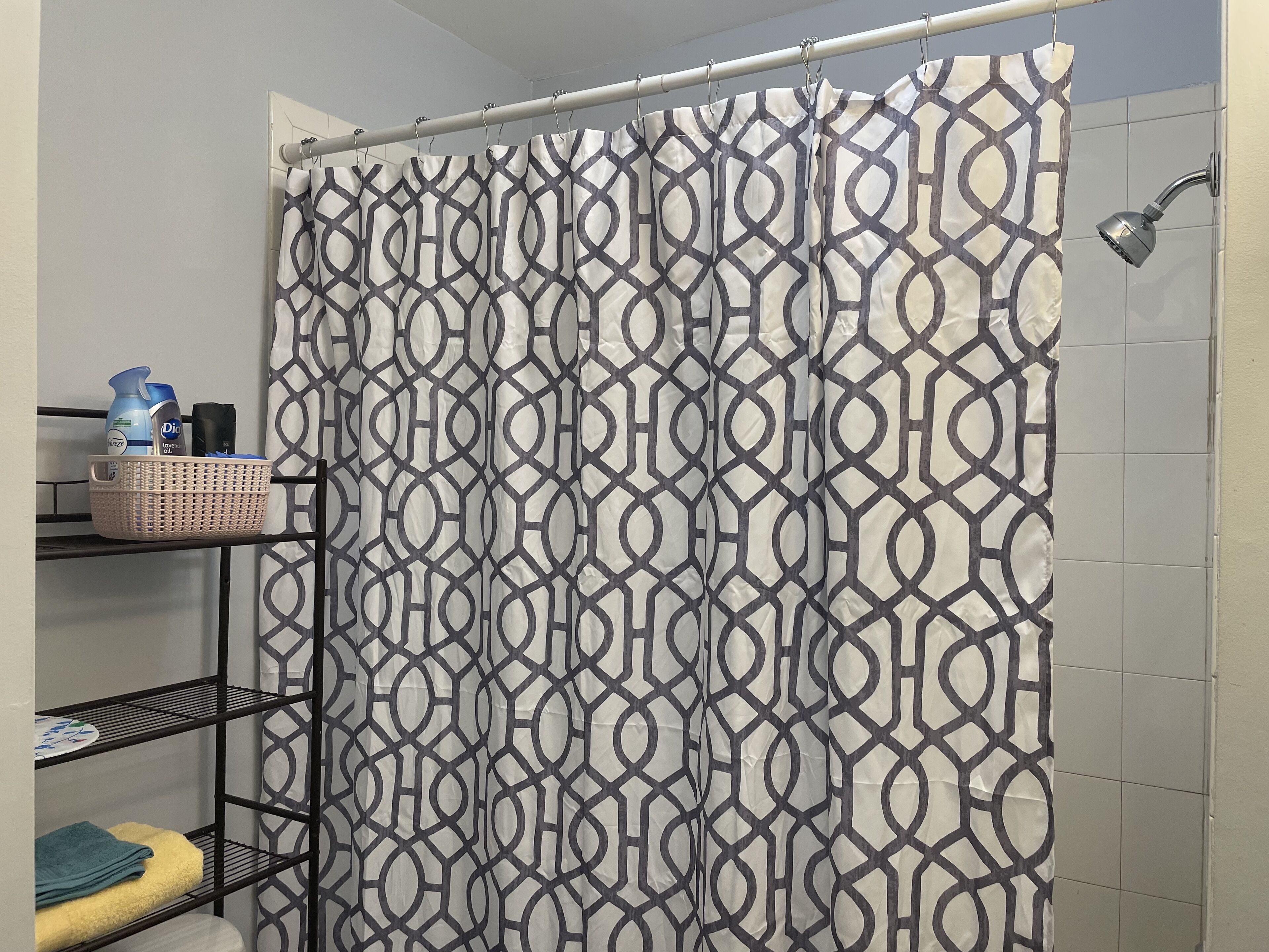 Private 2 Bedroom Apartment cozy home with TVs, Coffee maker, full kitchen 