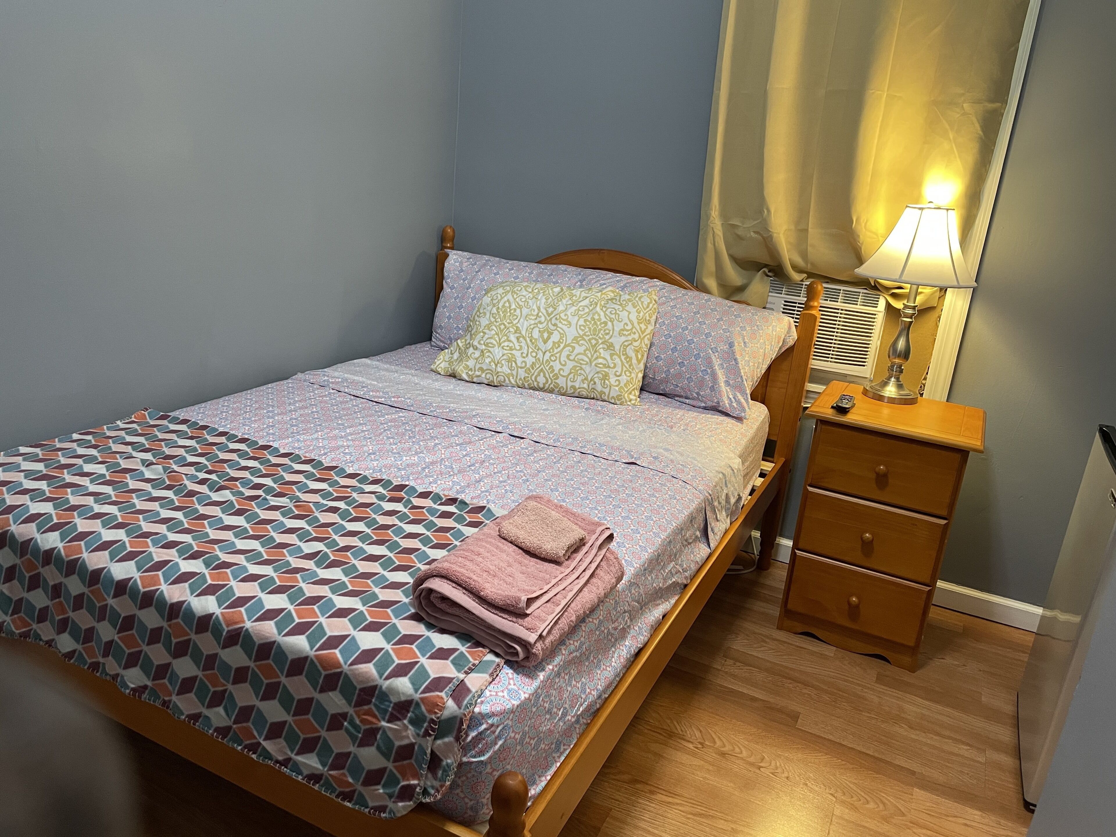 Private 2 Bedroom Apartment cozy home with TVs, Coffee maker, full kitchen 