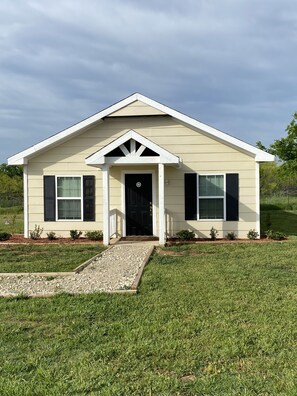 المنشأة من الخارج