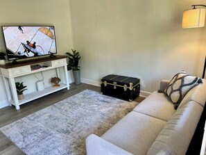 Living area - Charming Garden Oasis, Walkable, Laundry, Parking, 1 BR (Belmont)