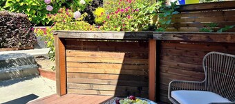 Charming Garden Oasis, Walkable, Laundry, Parking, 1 BR