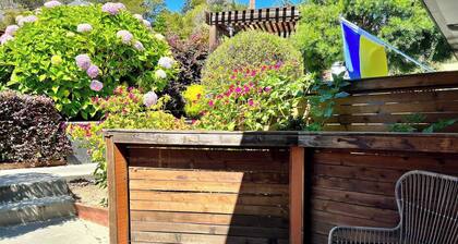 Charming Garden Oasis, Walkable, Laundry, Parking, 1 BR