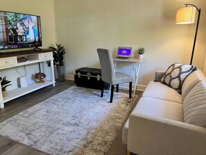 TV - Charming Garden Oasis, Walkable, Laundry, Parking, 1 BR (Belmont)