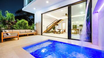 Outdoor pool, free pool cabanas