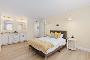 4 bedrooms, desk, iron/ironing board, travel cot