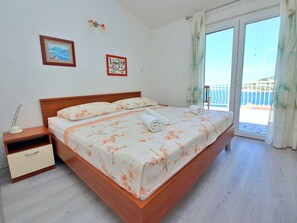 4 室のベッドルーム、WiFi (無料)