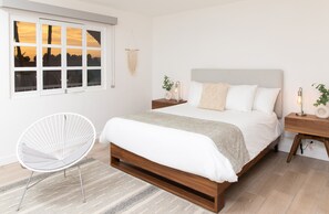 In-room safe, blackout curtains, iron/ironing board, free WiFi - Beach House by Eazy (Ensenada)