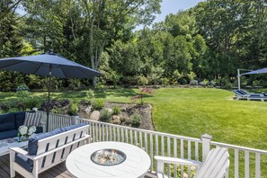 Outdoor dining - Luxury Sag Harbor Village Estate Pool & Spa (Sag Harbor)