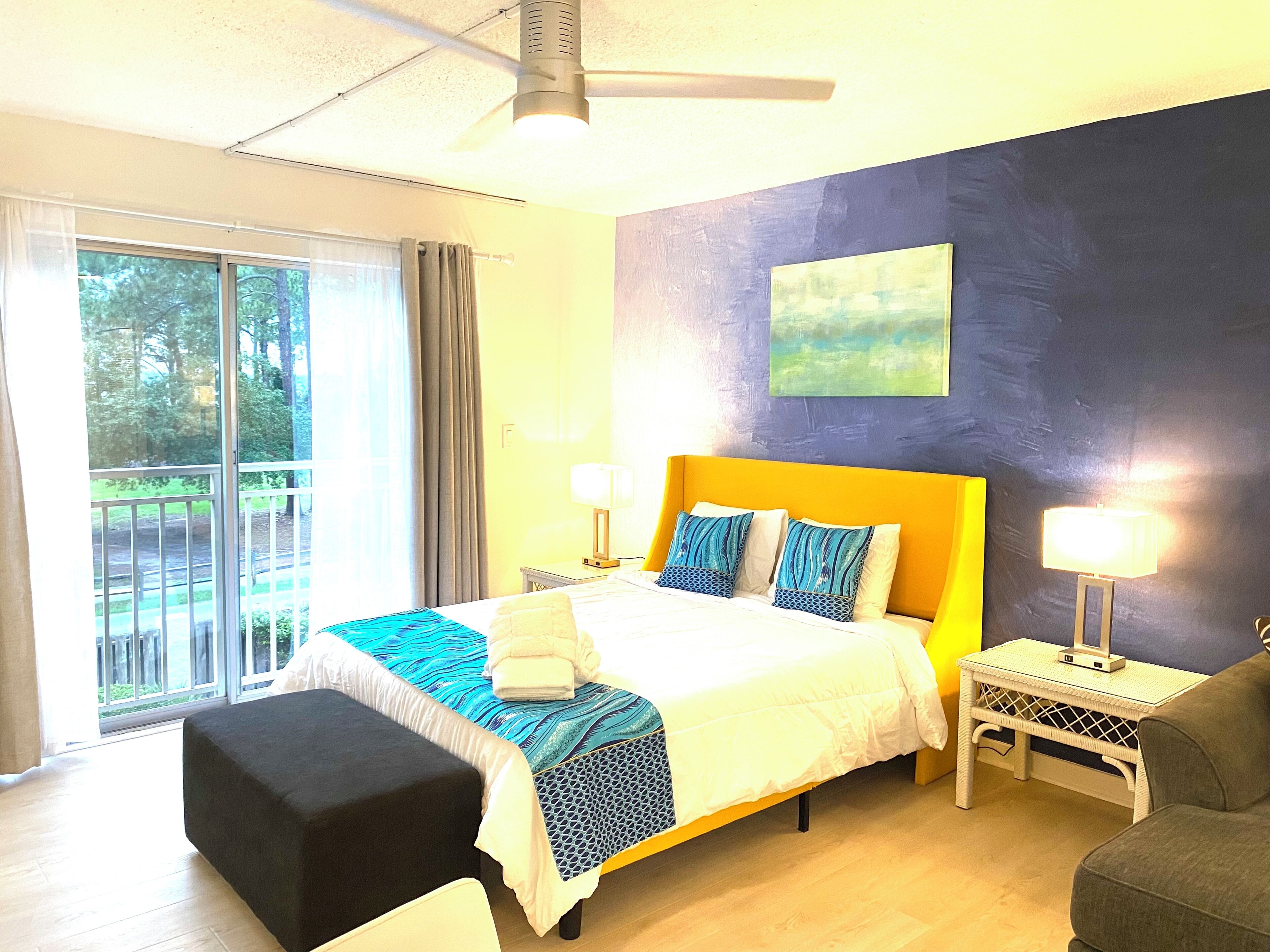 1 多间卧室、客房内保险箱、遮光窗帘、熨斗/熨衣板