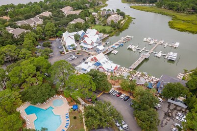 Modern Sea Pines studio, beautiful water sunset views, across from beach