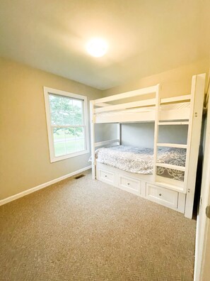 3 Schlafzimmer, Schreibtisch, kostenloses WLAN, Bettwäsche