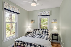 2 bedrooms, travel cot, free WiFi, bed sheets