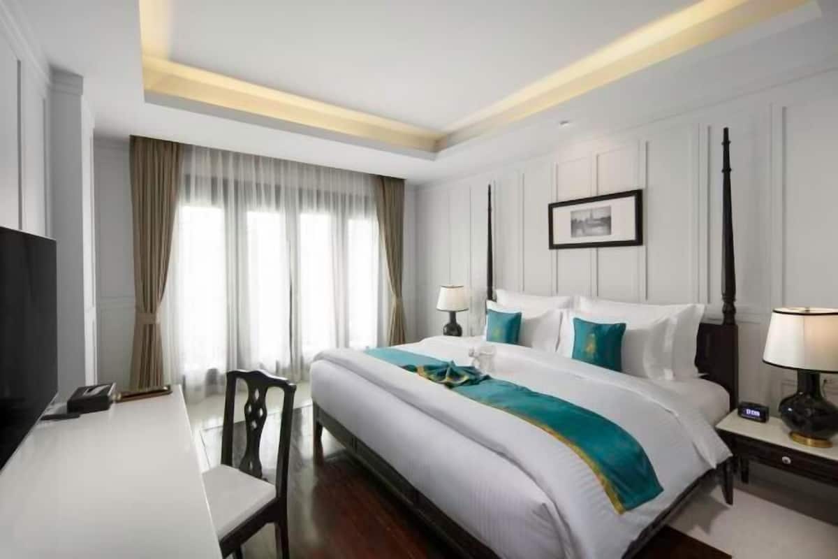 Egyptian cotton sheets, premium bedding, down comforters