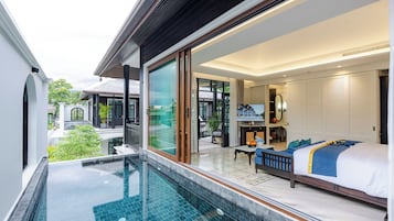 Suite with Private Pool | Living area | 55-inch Smart TV with cable channels, TV