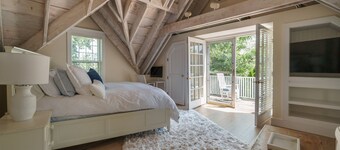 Beautiful 4 BR, 2 BA home a block fr Harbor, World Class dining