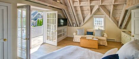 4 bedrooms, desk, iron/ironing board, free WiFi