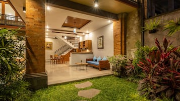 别墅 | 起居区 | 32-英寸智能电视 (配备数码频道)、电视