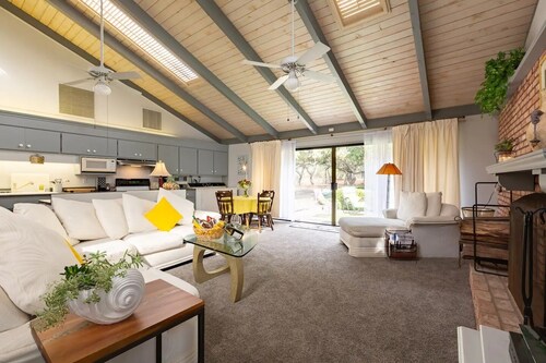 Secluded wine country retreat,  full kitchen