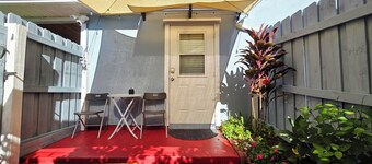 Private 1 bedroom apt/full kitchen/big shower.
