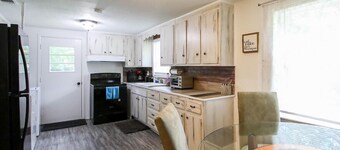 Cake Bungalow – Cozy Pet-Friendly Getaway Near I-95