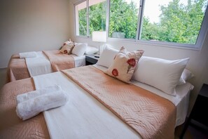 6 bedrooms, iron/ironing board, internet, bed sheets - Impressive villa with pool at Metro Country Club. (Playa Juan Dolio)