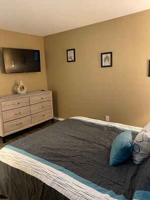 2 bedrooms, iron/ironing board, free WiFi, bed sheets